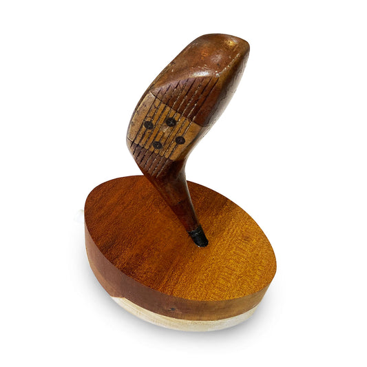 Appendiabiti con mazza da golf per appassionati dei campi verdi di tutto il mondo