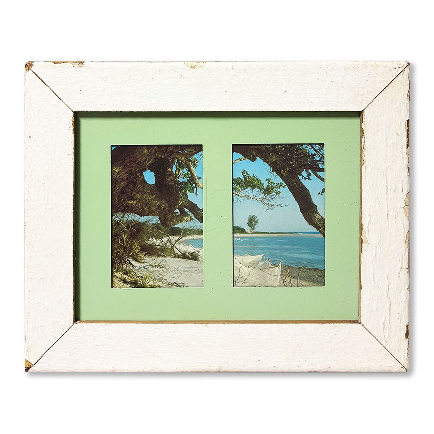 Cornice bianca in legno con passepartout verde in metallo