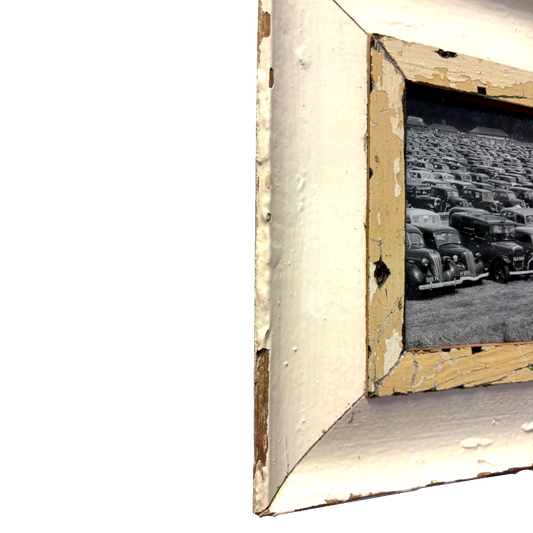 Cornice Il parcheggio delle auto d'epoca