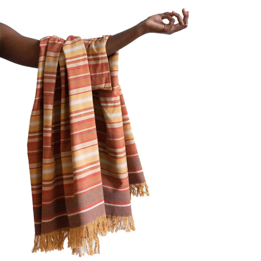 Cape best presenta lo scialle realizzato artigianalmente