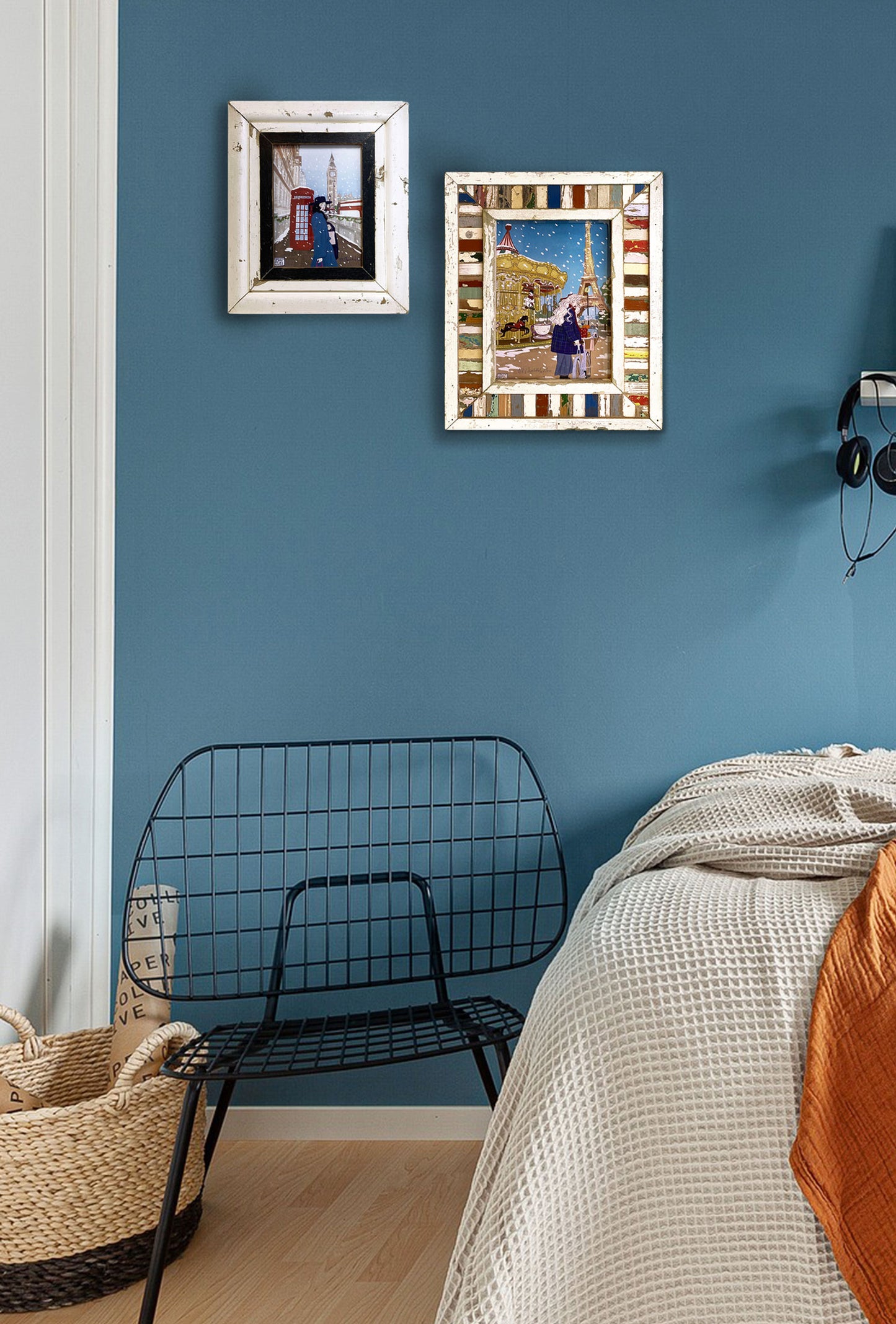 Composizione di cornici con opere di Charlotte le bleu per la tua camera da letto 