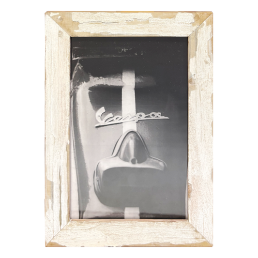 Cornice "Iconica Vespa" in legno bianco