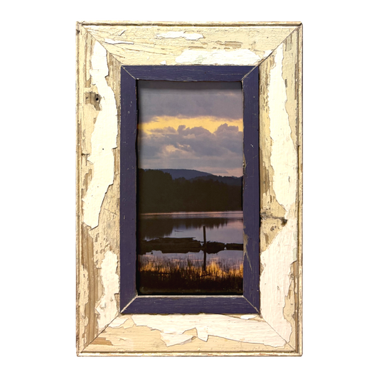 Cornice bianca e viola in legno di recupero 28x43