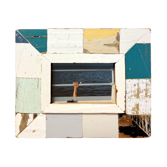 Cornice rettangolare con inserti in legno colorato