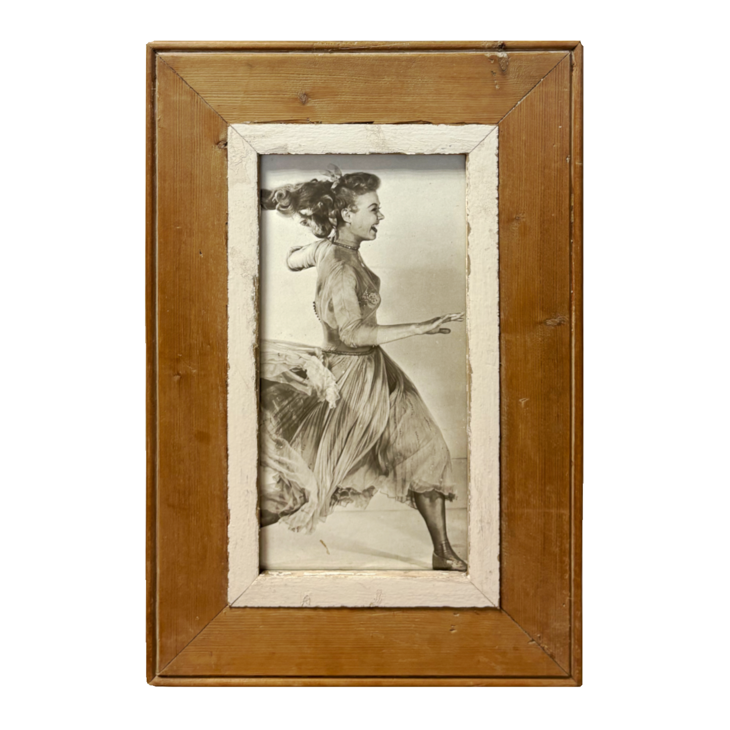 Donna in movimento – Cornice Mid Century in legno naturale
