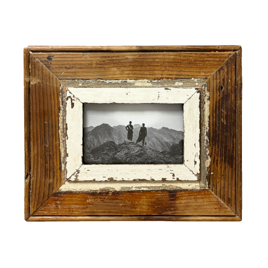 Fotografia in bianco e nero di due figure in controluce su vetta montana, in cornice artigianale di legno recuperato Cape Town, 23x28cm  Cape Best