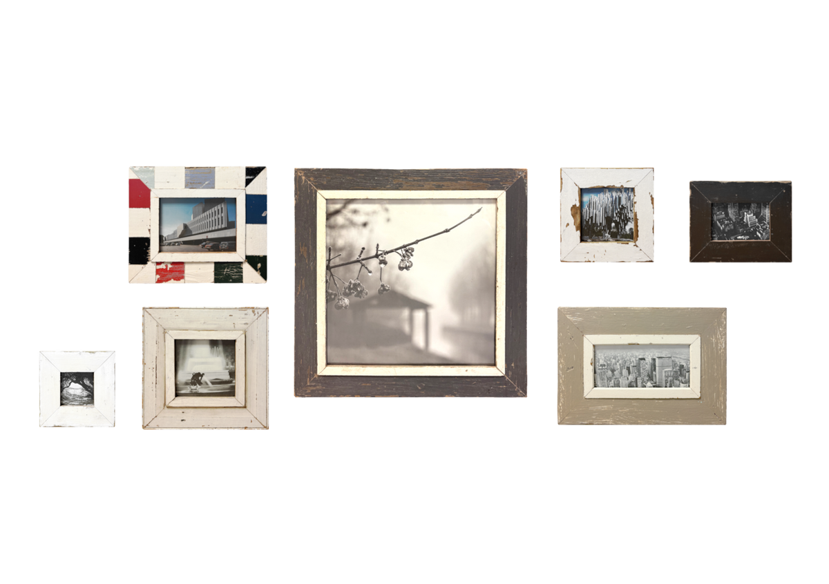 Collezione "Geometrie del Tempo": 7 fotografie Industrial in cornici di legno recuperato su parquet, raffiguranti edifici modernisti, paesaggi urbani e architetture contemporanee in bianco e nero e colore 