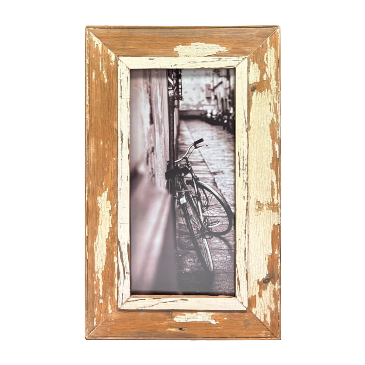 Cornice rustica in legno color crema con screpolature avorio contenente fotografia B/N di bicicletta riflessa su canale urbano 