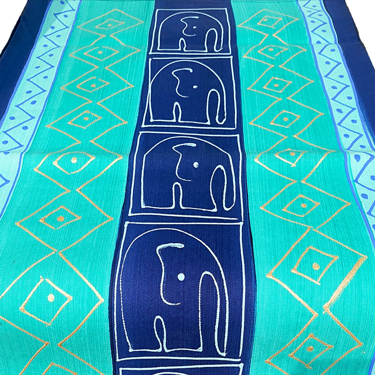 Runner realizzato a mano con disegno di elefati blu e turchese