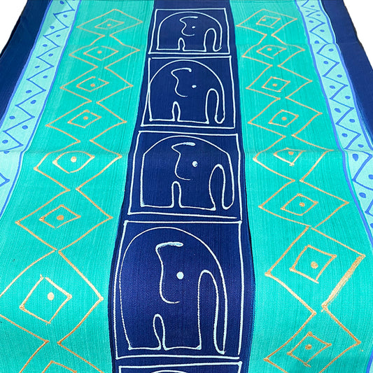 Runner realizzato a mano con disegno di elefati blu e turchese