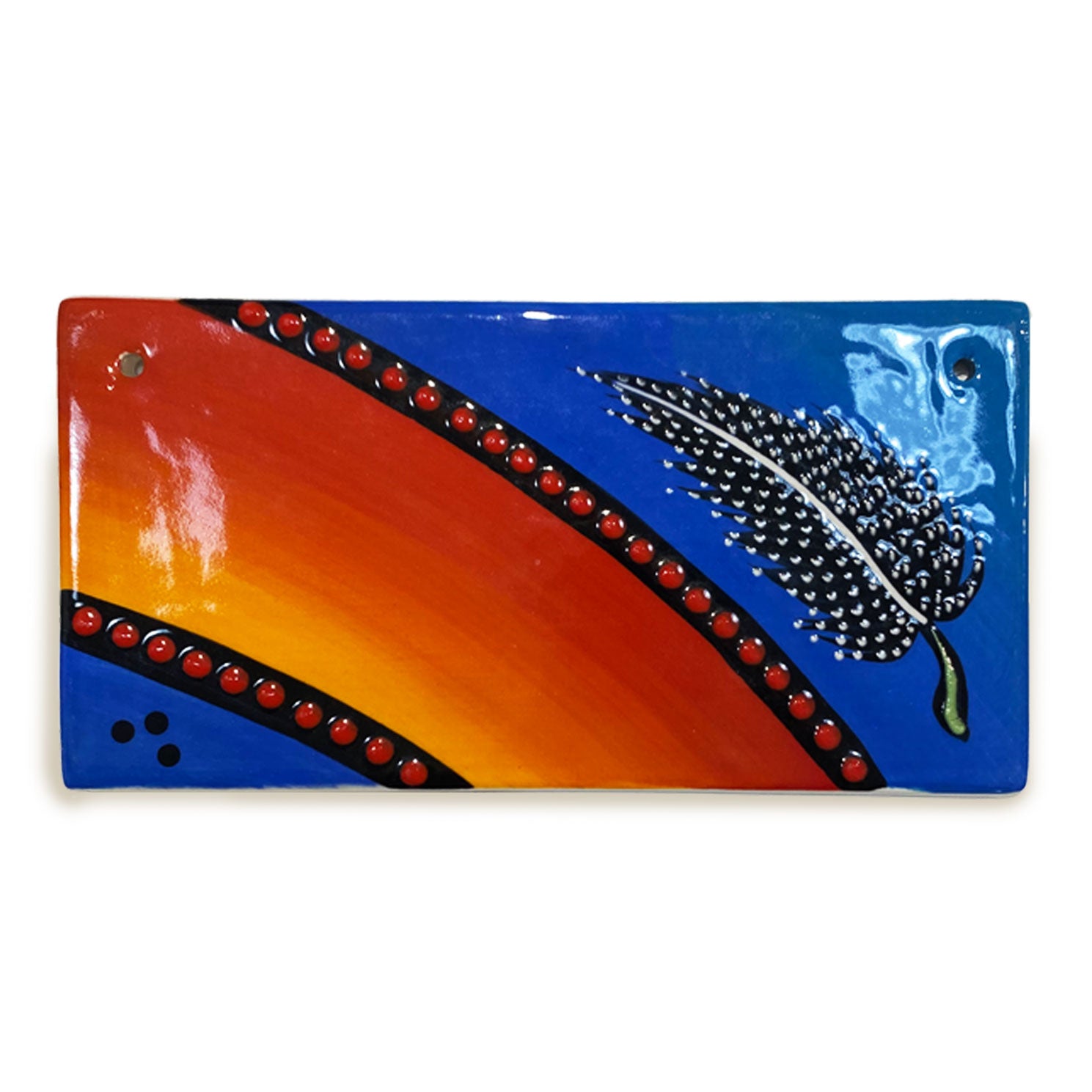 Piastrella in ceramica decorata e realizzata a mano. Disegni colorati con soggetto piuma 